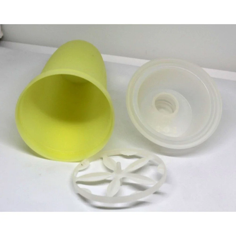 Vintage Tupperware Shaker Gravy mixer Quickshake blender #844 Yellow 16 oz